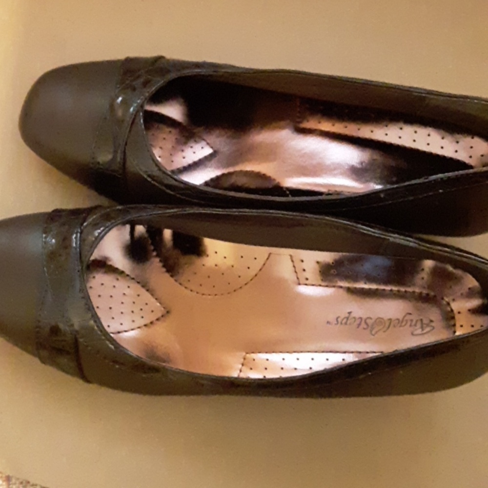 shoes - Picture 3 of 3